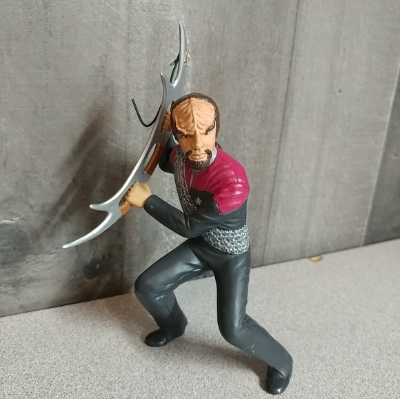 Star Trek Deep Space Nine Lieutenant Worf Hallmark Keepsake Ornament 1999 - Picture 3 of 13